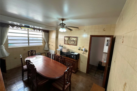 Casa à Venda no Bosque da Saúde com 271m², 3 Dormitórios, 1 Suíte e 4 Vagas
