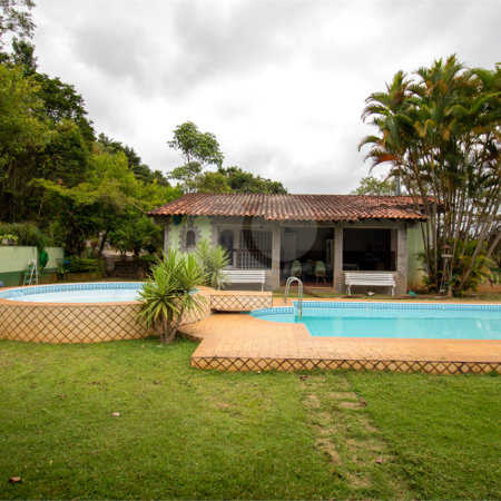 Casa à venda ou para alugar com 5 quartos, sendo 2 suítes, no condomínio Restinga Verde, São Roque - SP