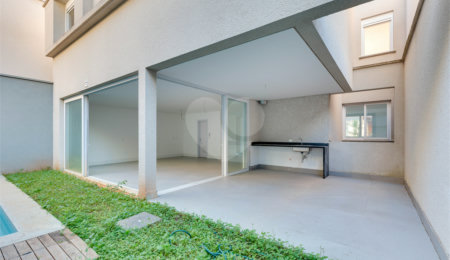 Casa à venda com 4 suítes no condomínio Vila Arese, São Paulo - SP