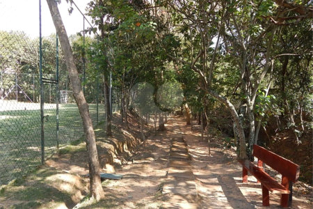 Casa à venda com 3 suítes no condomínio Recanto dos Paturis, Vinhedo - SP