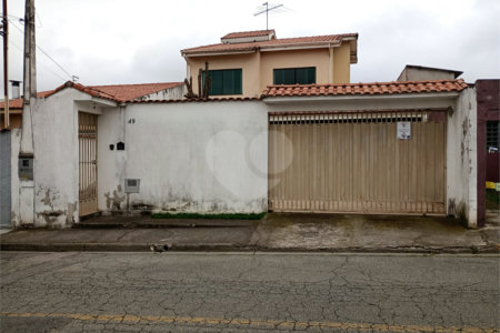 Sobrado à venda com 4 quartos, sendo 1 suíte,  em Vila Suissa, Mogi das Cruzes, SP