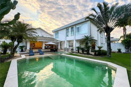 Casa à venda com 5 suítes no condomínio Malibu, Rio de Janeiro - RJ