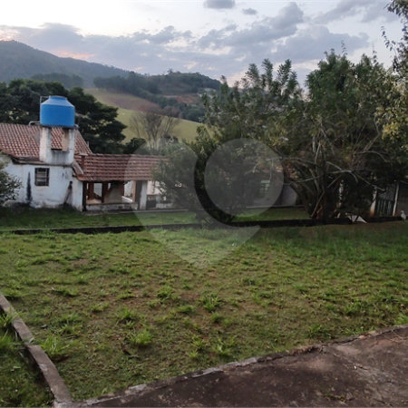 Chácara à venda com 5 quartos, sendo 3 suítes, em Chácaras Fernão Dias, Atibaia, SP