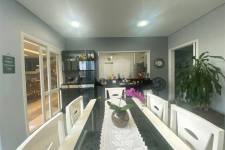 Casa à venda com 4 suítes no condomínio Okinawa, Paulínia - SP