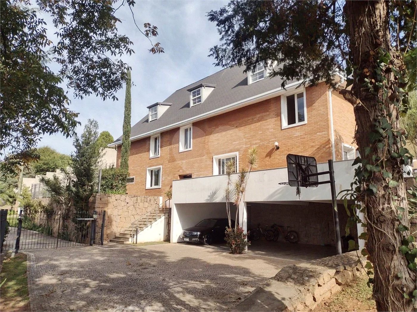 Casa à venda com 5 quartos, sendo 4 suítes, no condomínio Malota, Jundiaí - SP