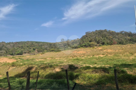 VENDA SÍTIO 48 hectares com estruura para granja, hidroponia e gado