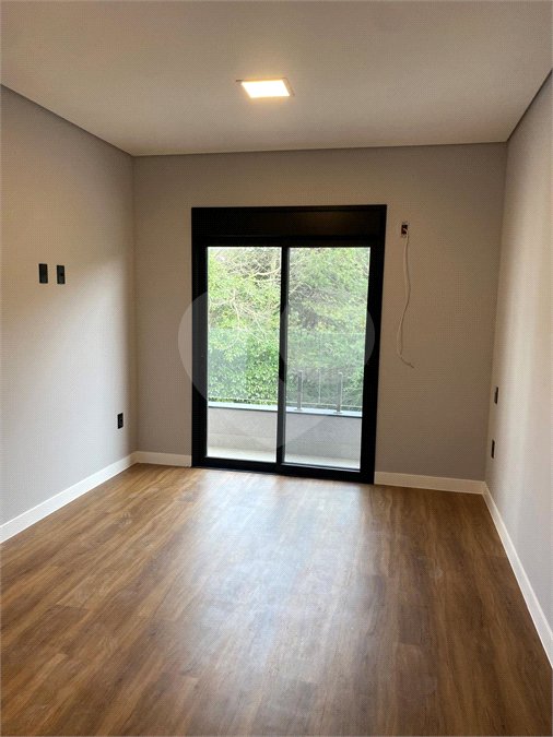 Casa à venda com 4 quartos, sendo 3 suítes, no condomínio Recanto dos Paturis, Vinhedo - SP