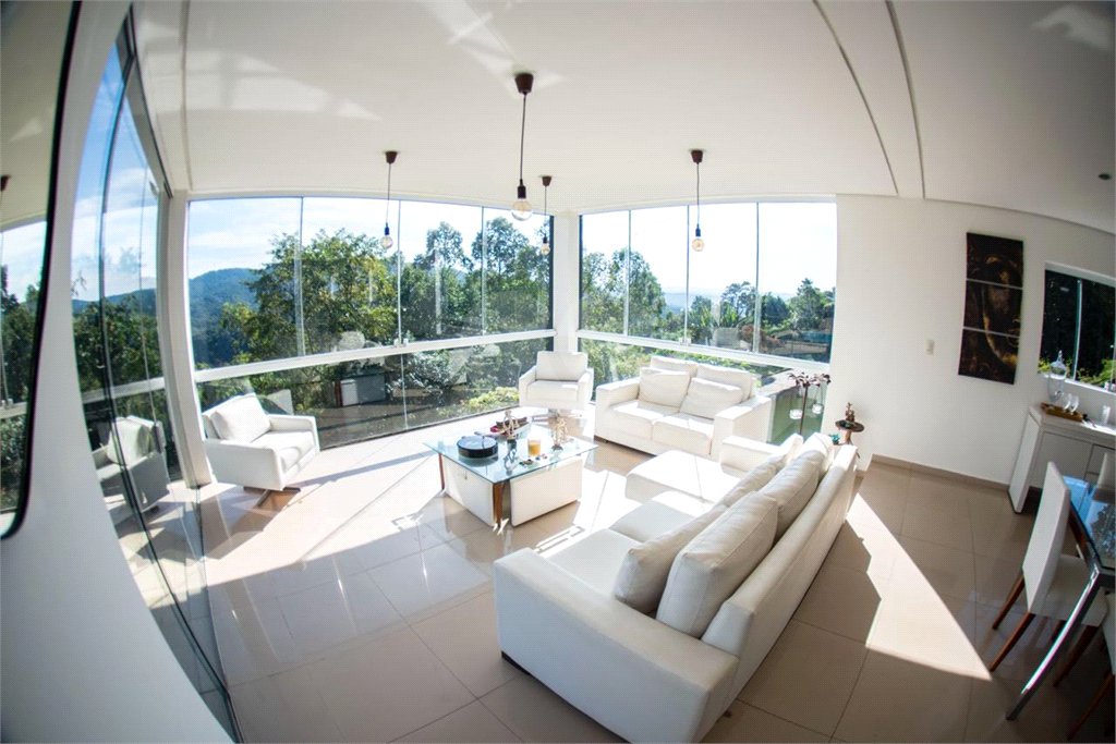 Casa à venda com 5 suítes no condomínio Alpes da Cantareira, Mairiporã - SP