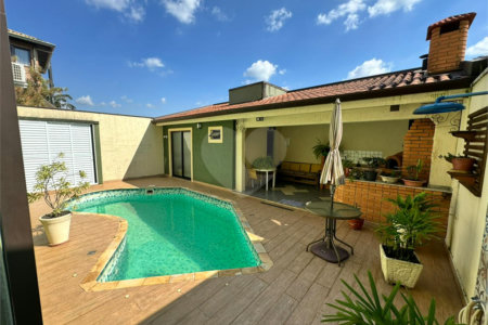 Casa à venda com 3 quartos, sendo 1 suíte, no condomínio Residencial Jardim das Flores 1510, Cotia - SP