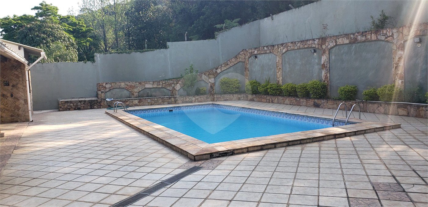 Casa à venda com 5 quartos, sendo 2 suítes, no condomínio Alpes da Cantareira, Mairiporã - SP
