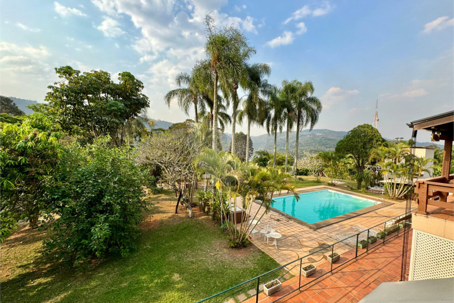 Casa à venda com 7 quartos, sendo 4 suítes, no condomínio Campos de Mairiporã Gleba 1, Mairiporã - SP