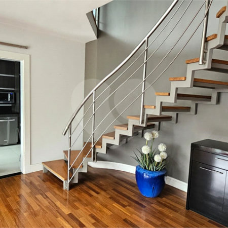 Duplex à venda com 4 quartos, sendo 3 suítes,  em Jardim Paulista, São Paulo, SP