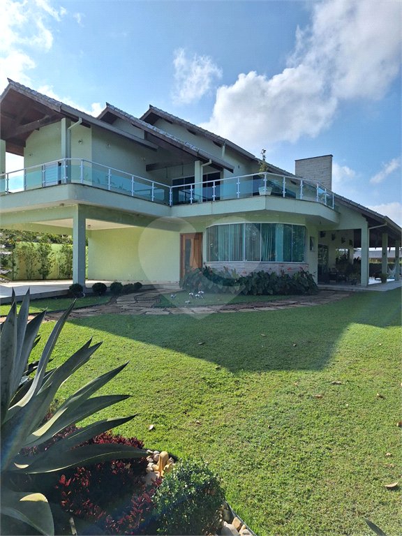 Casa à venda com 4 suítes no condomínio Bougainville, Peruíbe - SP