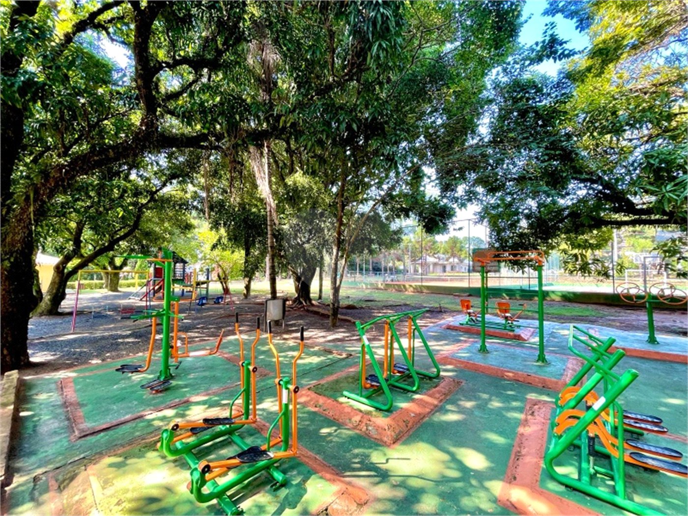 Casa à venda com 4 suítes no condomínio Vale do Lago, Sorocaba - SP