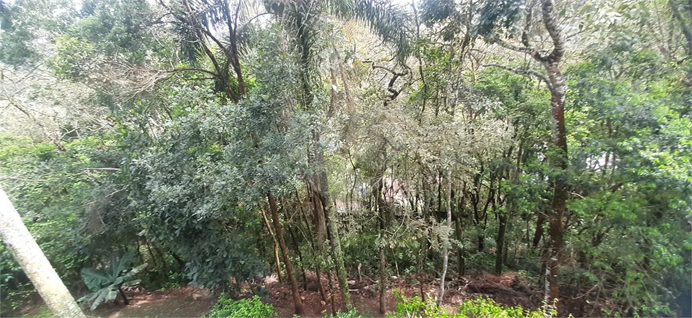 Casa à venda com 5 quartos, sendo 4 suítes, no condomínio Alpes da Cantareira, Mairiporã - SP