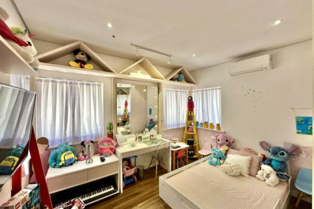 Casa à venda com 4 quartos, sendo 3 suítes,  no condomínio Vilarejo, Carapicuíba - SP