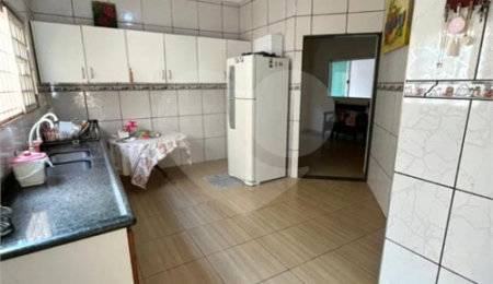 Casa à venda com 5 quartos, sendo 3 suítes,  em Jardim Novo Aeroporto, Três Lagoas, MS