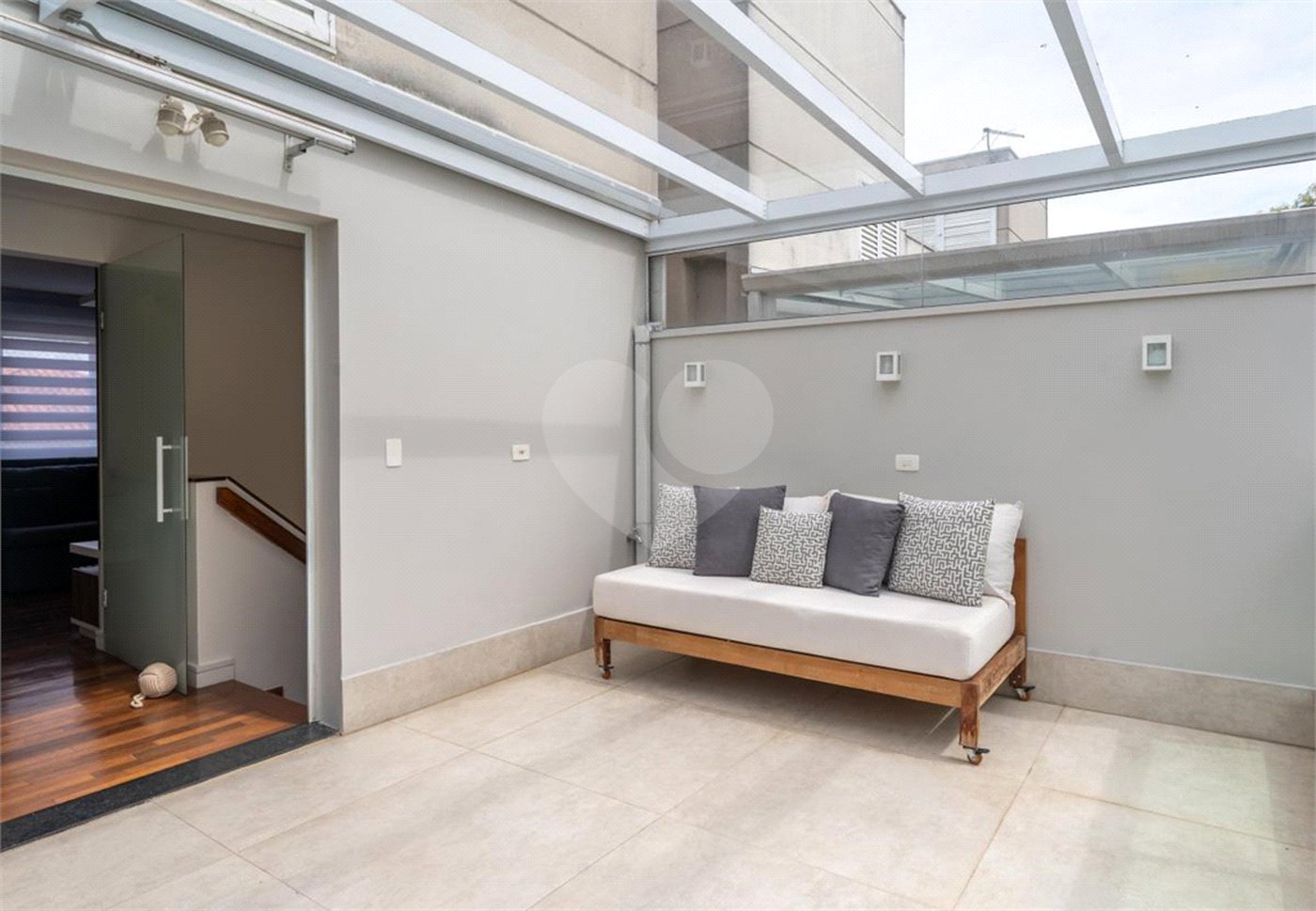 Casa à venda com 4 quartos, sendo 2 suítes, no condomínio Melbourne Residence, São Paulo - SP