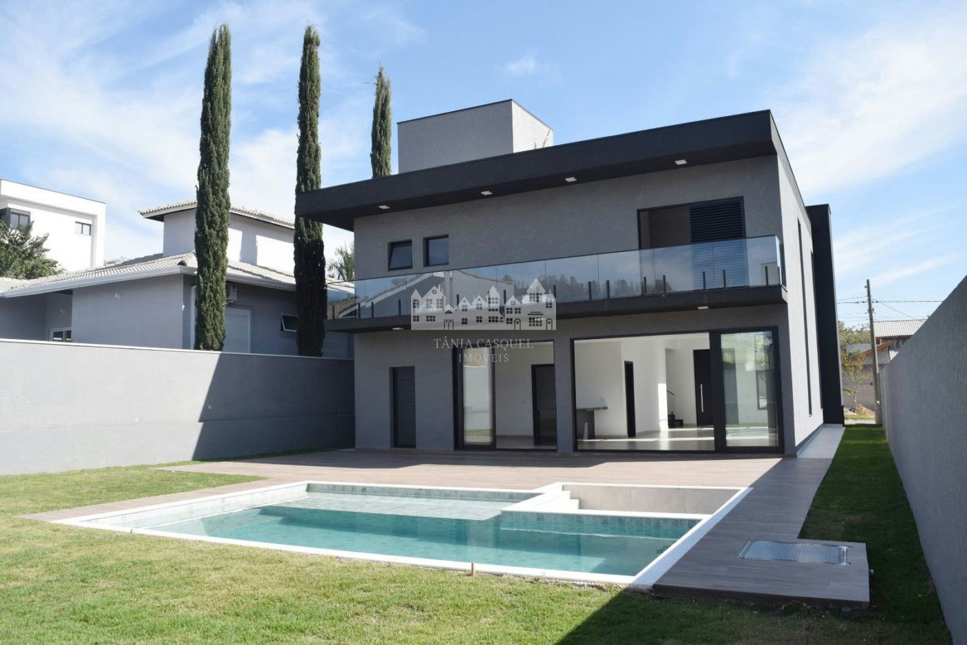 Casa à venda com 4 suítes no condomínio Figueira Garden, Atibaia - SP