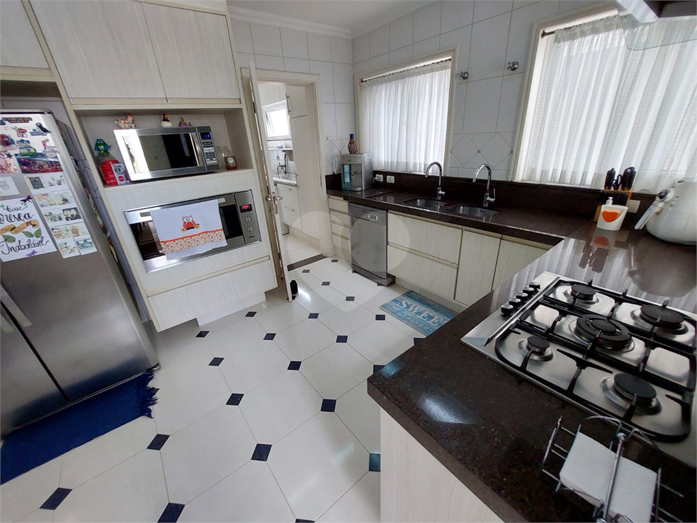 Casa à venda com 4 suítes no condomínio Granja Olga II, Sorocaba - SP