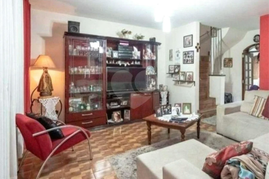 Sobrado à venda com 3 dormitórios na Vila Carrão