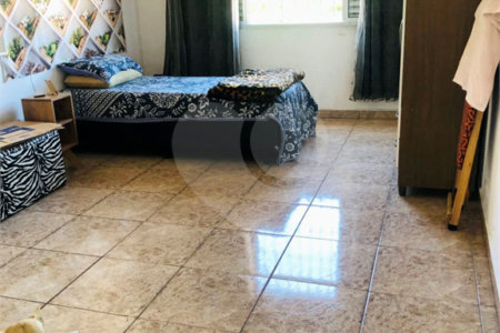 Casa à venda com 4 quartos, sendo 2 suítes,  em Vila Paulista, Mogi das Cruzes, SP