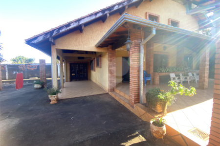 Casa à venda com 3 quartos, sendo 1 suíte, em Parque Residencial Monte Carlo, Ponta Porã, MS