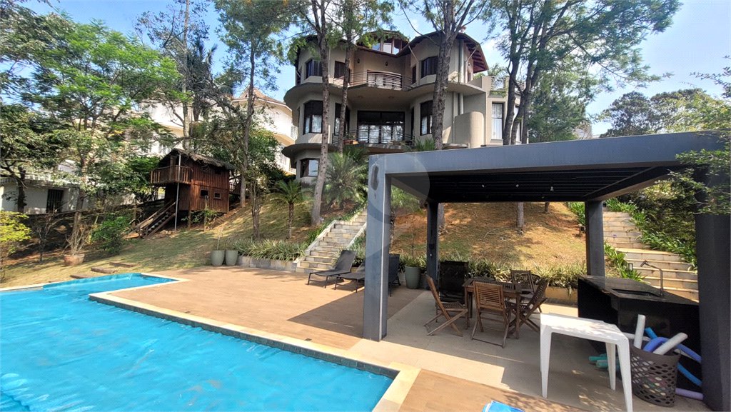 Casa à venda ou para alugar com 4 quartos, sendo 2 suítes, no condomínio Cantareira, Mairiporã - SP