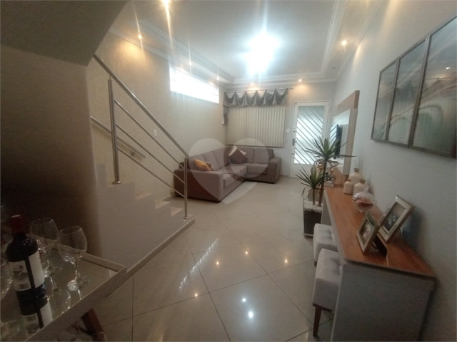 Sobrado à venda com 3 quartos, sendo 1 suíte,  em Vila Gustavo, São Paulo, SP