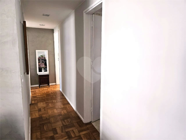 Apartamento à venda com 3 quartos, sendo 1 suíte,  em Vila Nova Conceição, São Paulo, SP