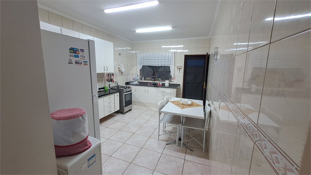 Casa à venda com 3 quartos, sendo 1 suíte, no condomínio Residencial Vale das Laranjeiras, Indaiatuba - SP