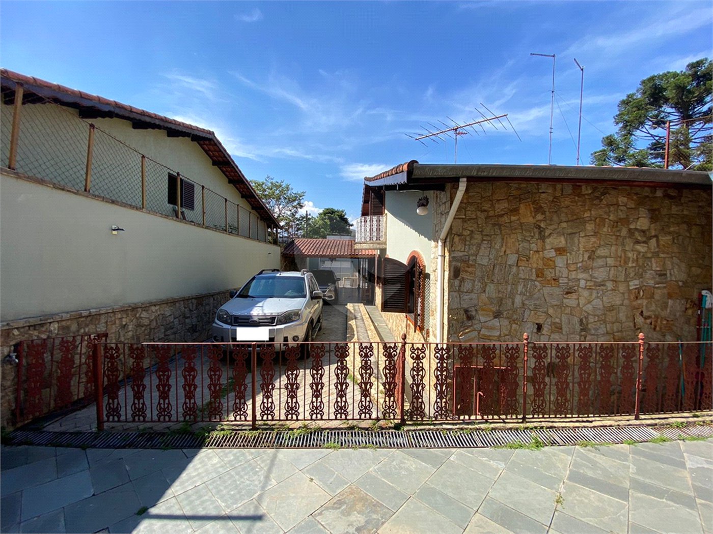 Casa à venda com 3 quartos, sendo 1 suíte,  em Parque Santa Rosa, Suzano, SP
