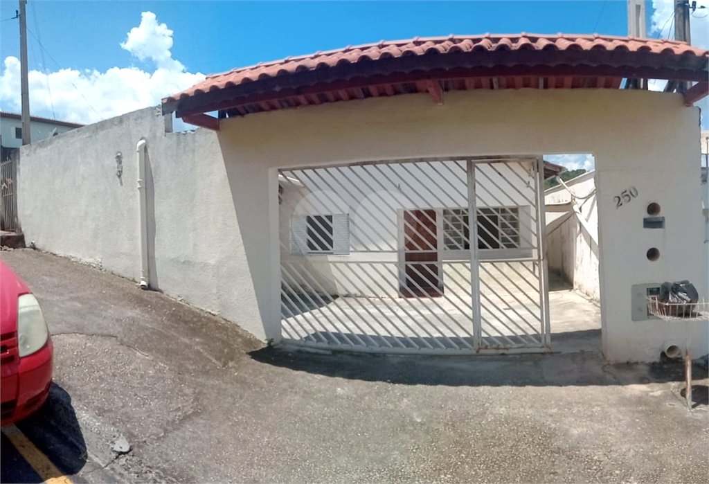 Casa à venda com 3 quartos em Jardim Maria Trindade, São Roque, SP