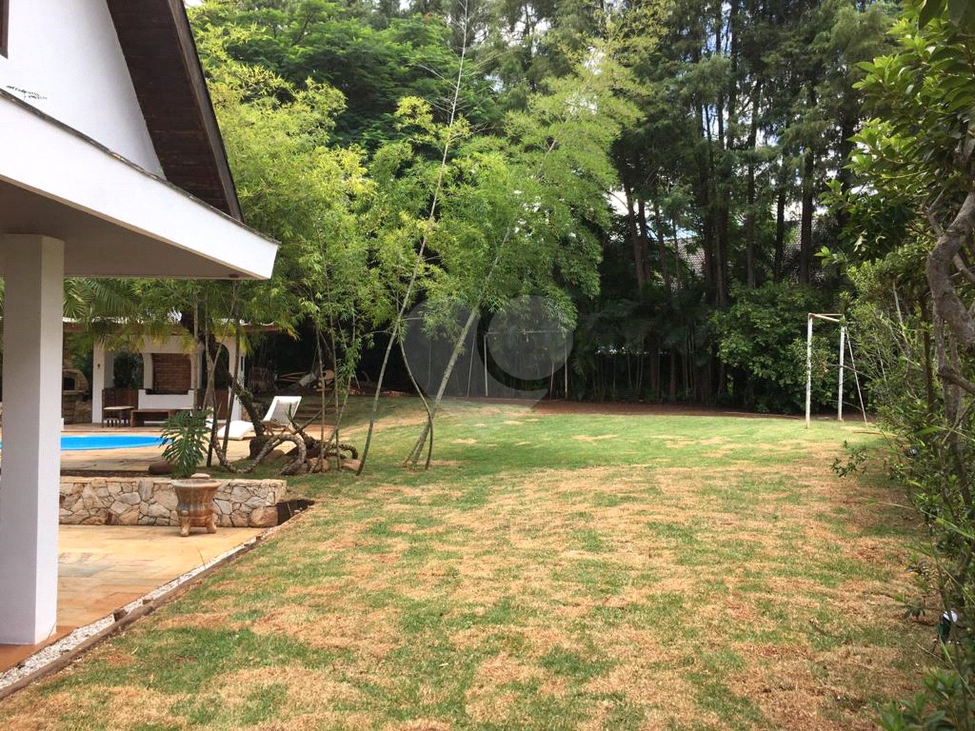 Casa à venda com 3 quartos, sendo 1 suíte, no condomínio Lago Azul, Araçoiaba da Serra - SP