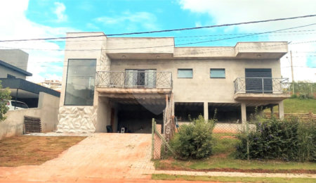 Casa à venda com 4 quartos, sendo 2 suítes,  em Condomínio Residencial Shamballa III, Atibaia, SP