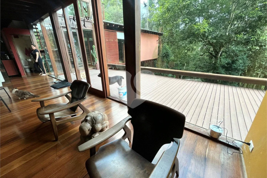 Casa à venda com 3 quartos, sendo 1 suíte, no condomínio Jardim da Montanha I, Mairiporã - SP
