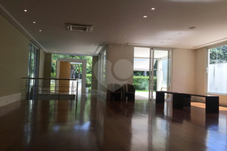 Sobrado à venda ou para alugar com 7 quartos, sendo 4 suítes,  em Cidade Jardim, São Paulo, SP