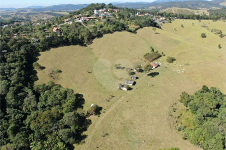 Fazenda à venda com 3 quartos em Cachoeirinha, Bom Jesus dos Perdões, SP