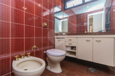 Apartamento à venda com 3 quartos, sendo 1 suíte, em Moema, São Paulo, SP