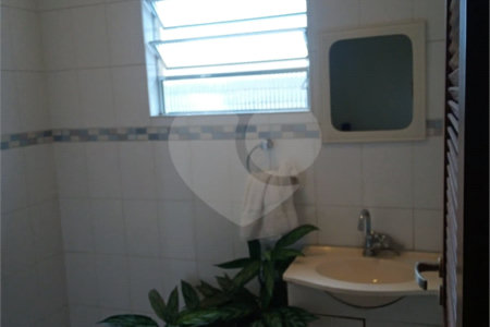 Sobrado à venda com 3 quartos, sendo 1 suíte, no Centro, Biritiba-mirim, SP