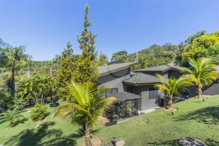 Casa à venda com 5 suítes no condomínio Vale da Santa Fé, Vinhedo - SP