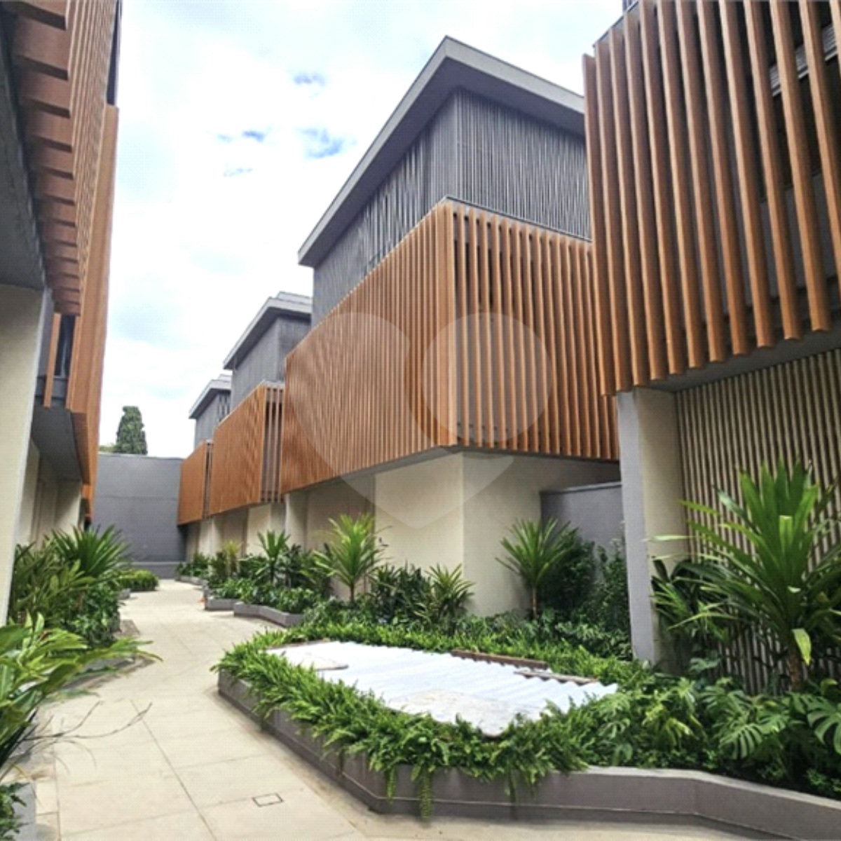 Casa à venda com 4 suítes no condomínio Plm 875, São Paulo - SP