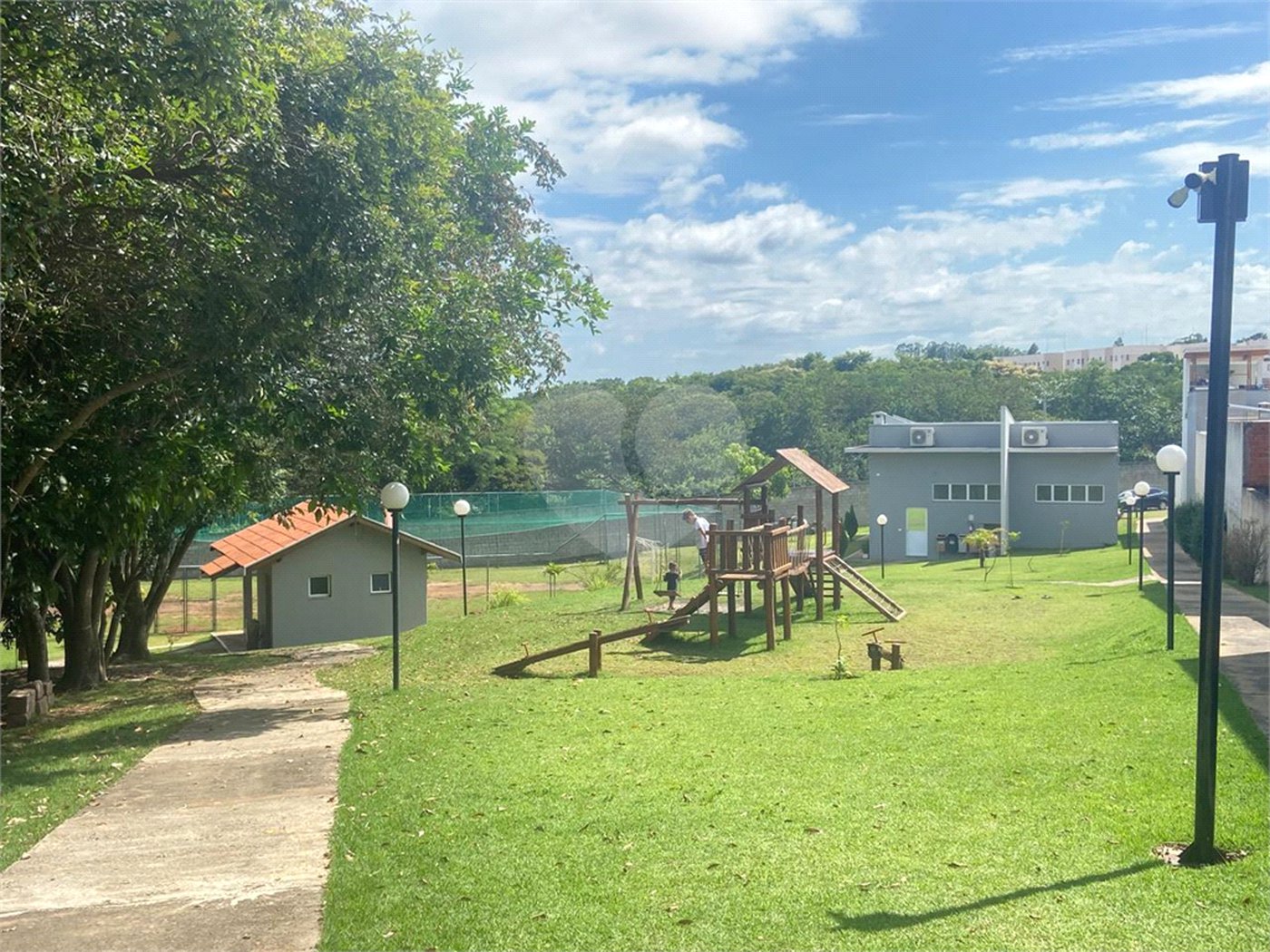 Casa à venda com 3 quartos, sendo 1 suíte, no condomínio Jardim Guarujá, Salto - SP