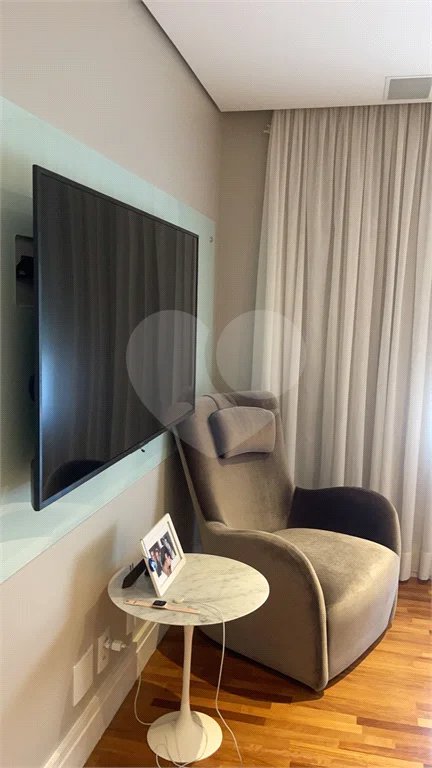 Apartamento na Mooca com 204 m² com vista maravilhosa, sendo 3 suítes e 4vagas.