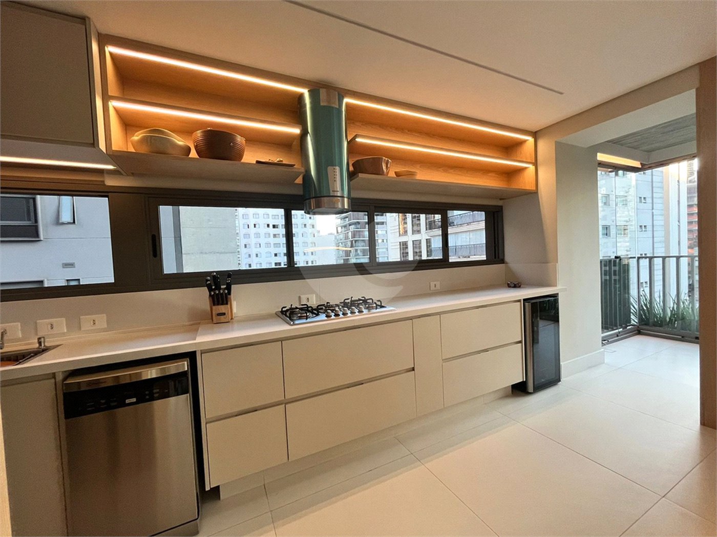 Apartamento à venda com 2 suítes em Vila Nova Conceição, São Paulo, SP