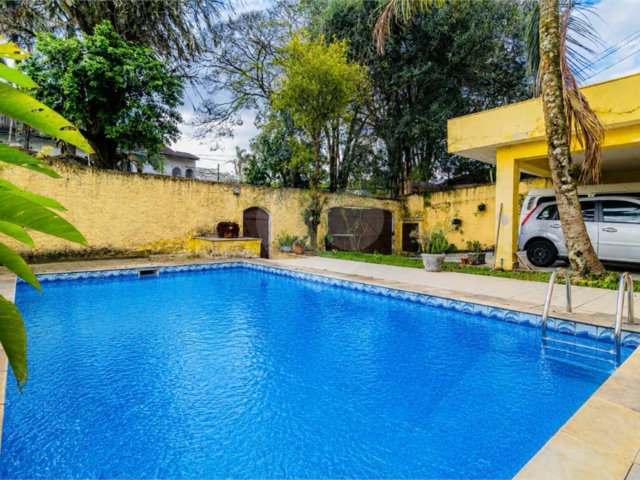 Casa à venda com 3 quartos, sendo 1 suíte,  em Interlagos, São Paulo, SP