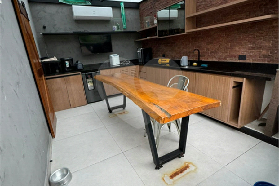 Casa à venda com 3 quartos, sendo 1 suíte, no condomínio Residencial Vegas, São Paulo - SP