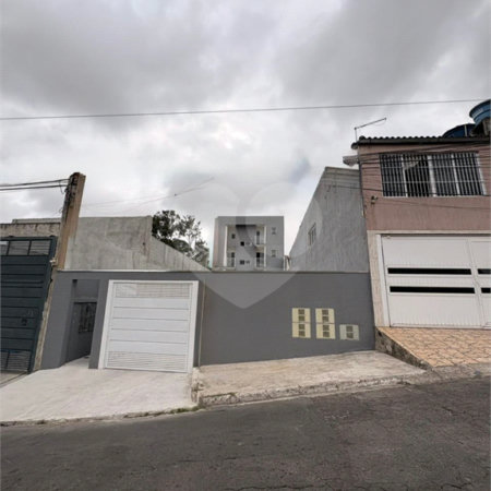 Casa à venda com 3 quartos, sendo 1 suíte, no condomínio Felipe Camarao, Poá - SP
