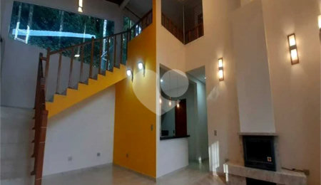 Casa à venda com 3 quartos, sendo 1 suíte,  no condomínio Jardim da Montanha I, Mairiporã - SP