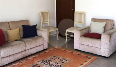 Casa à venda com 3 quartos, sendo 1 suíte, no condomínio Coelho III, São Paulo - SP